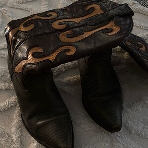 Artisan Leather Boots with Swirl Pattern olive green , mustard